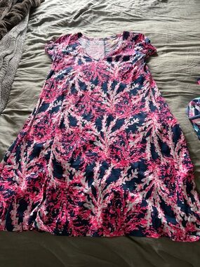 EUC Lilly Pulitzer v neck tee shirt dress.